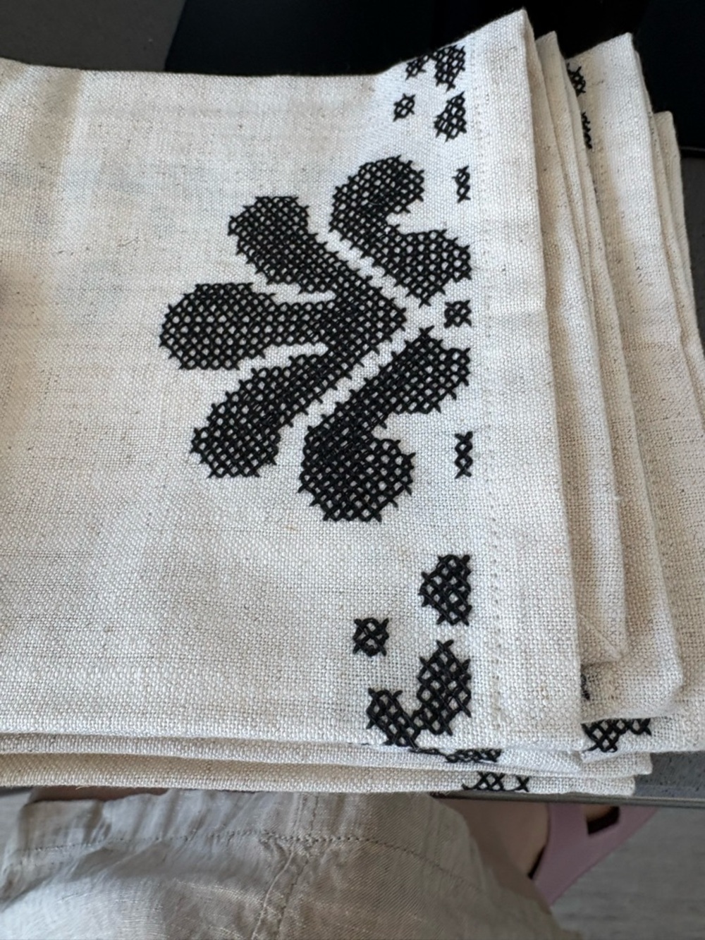 Brand new! Embroidered Black & Cream 100% Linen Napkins - Set of 4